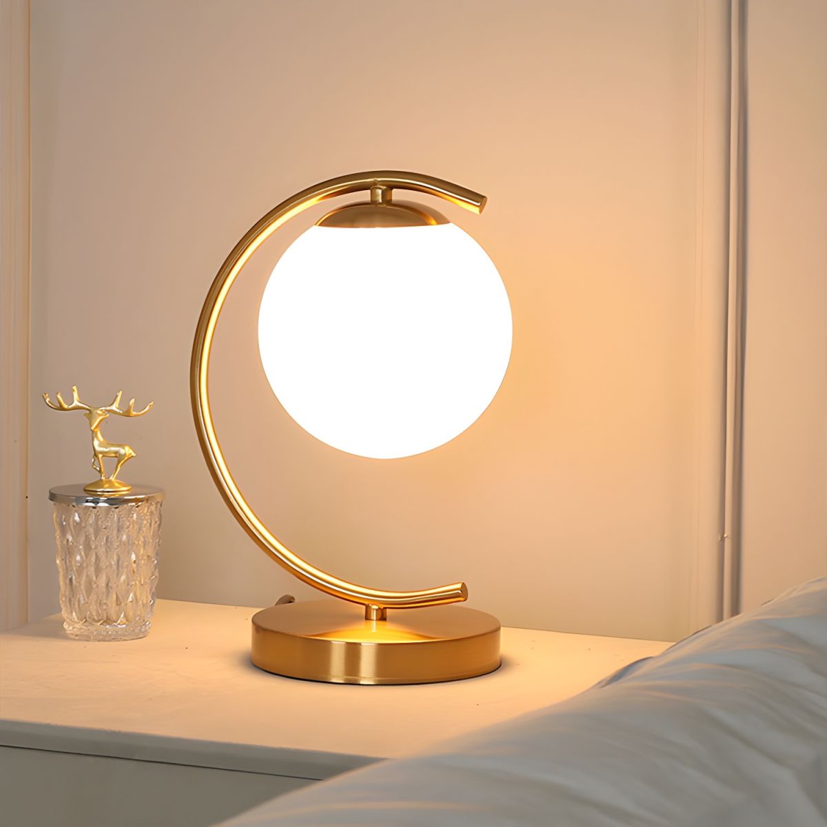 Curved Metal Nordic Style Table Lamp | Havlux