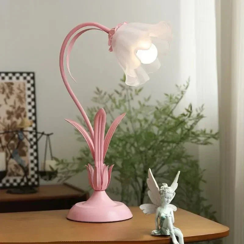 French Flower Vintage Style Table Lamp with Metal Base | Flaurin