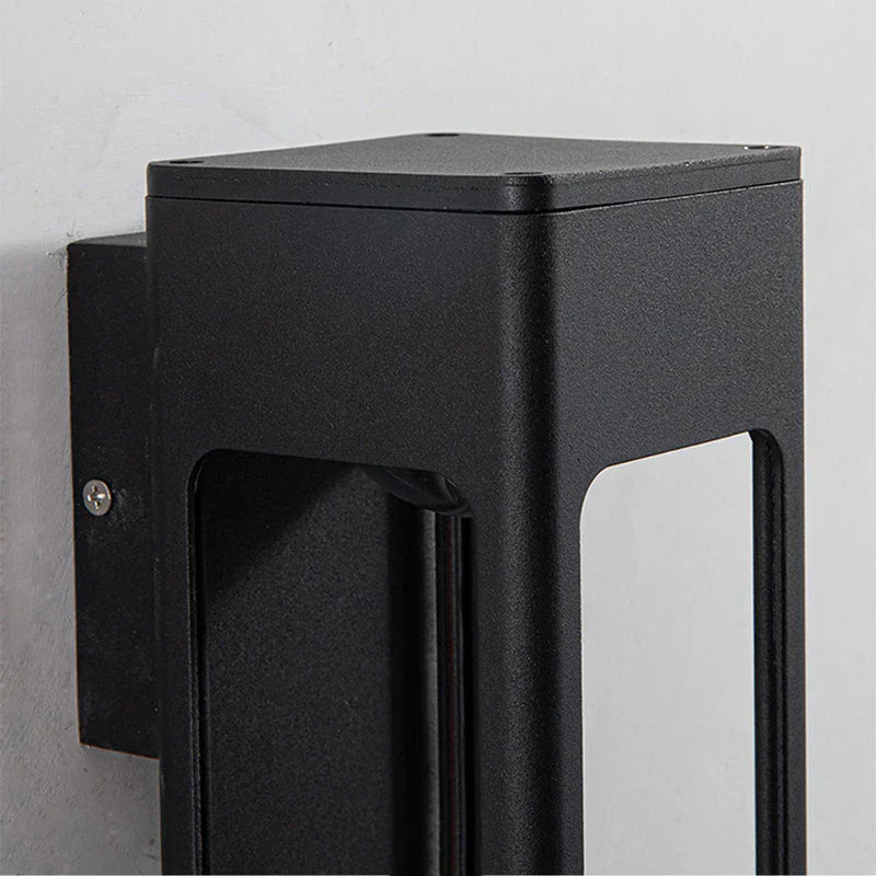 Metal Outdoor LED Wall Light Minimalist Design | Varnix