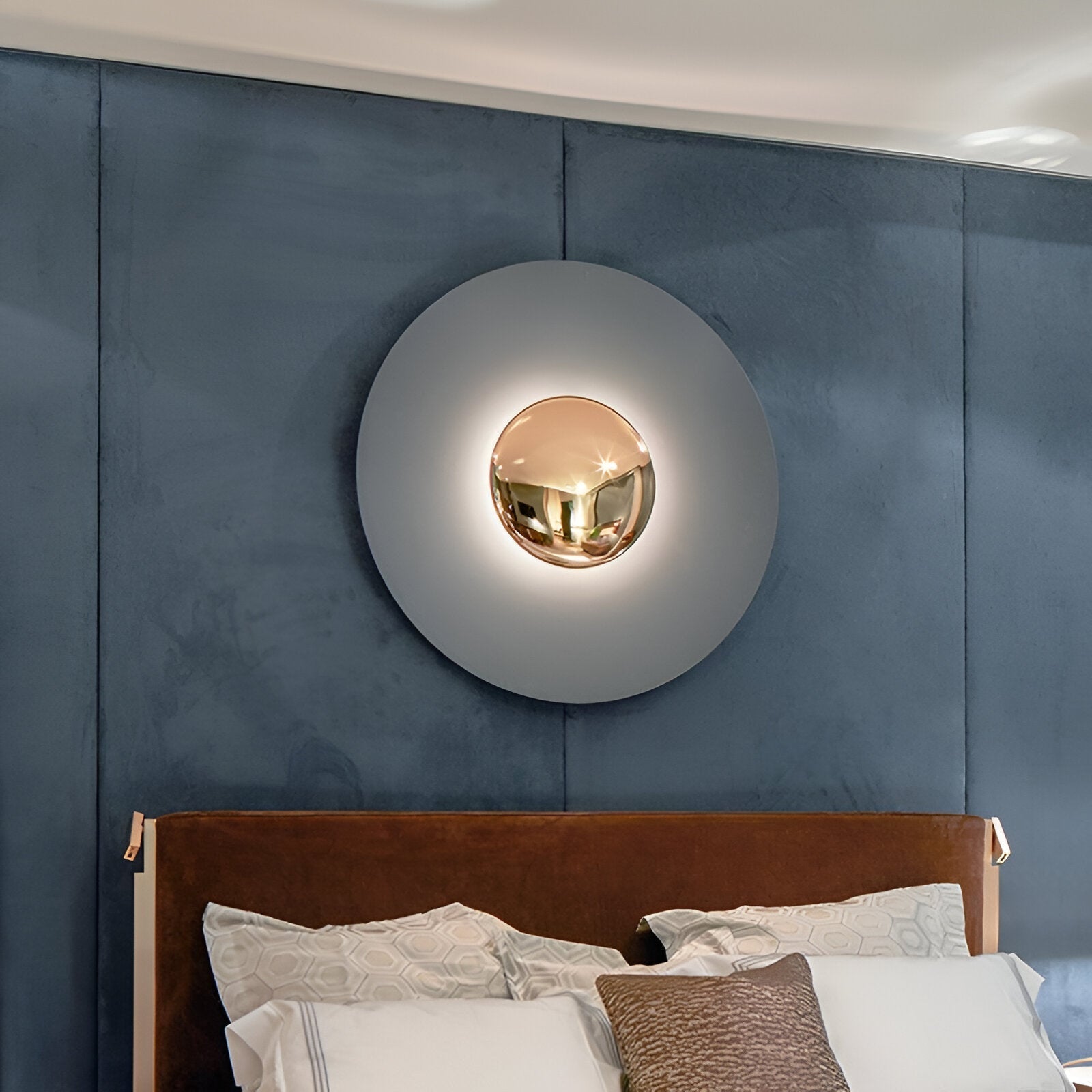 Nordic Round Metal LED Wall Light for Interiors | Tavena