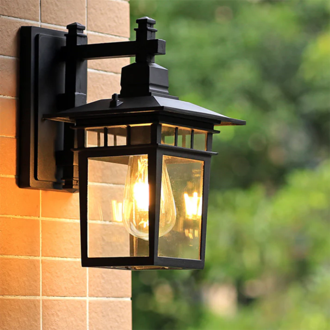 Outdoor Aluminium Wall Lamp with Glass Shade | Alnexo