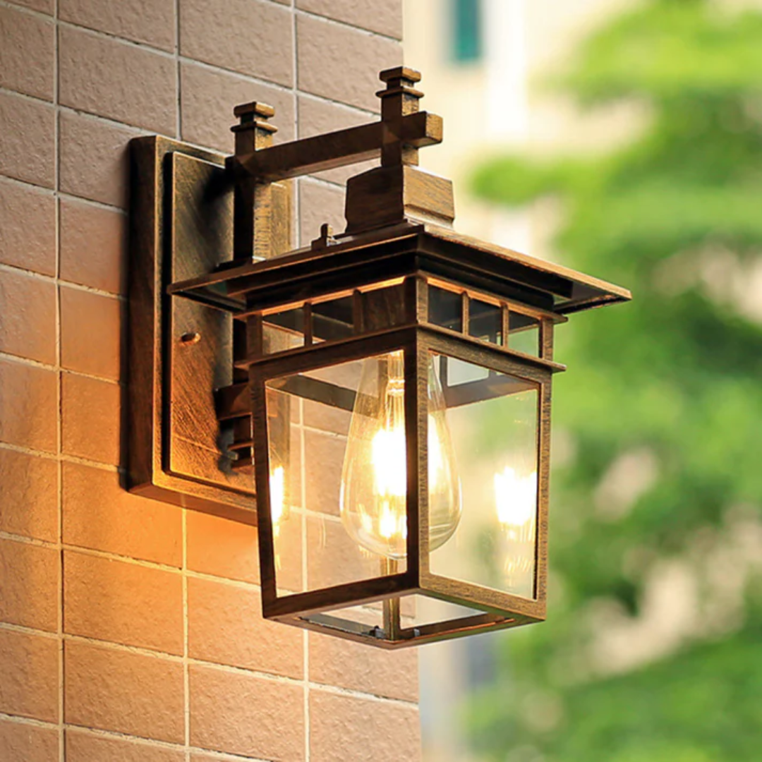 Outdoor Aluminium Wall Lamp with Glass Shade | Alnexo