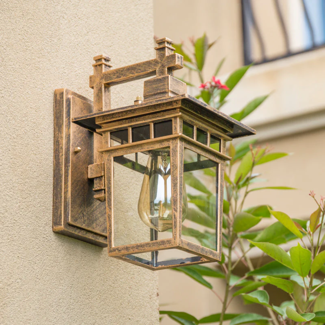 Outdoor Aluminium Wall Lamp with Glass Shade | Alnexo