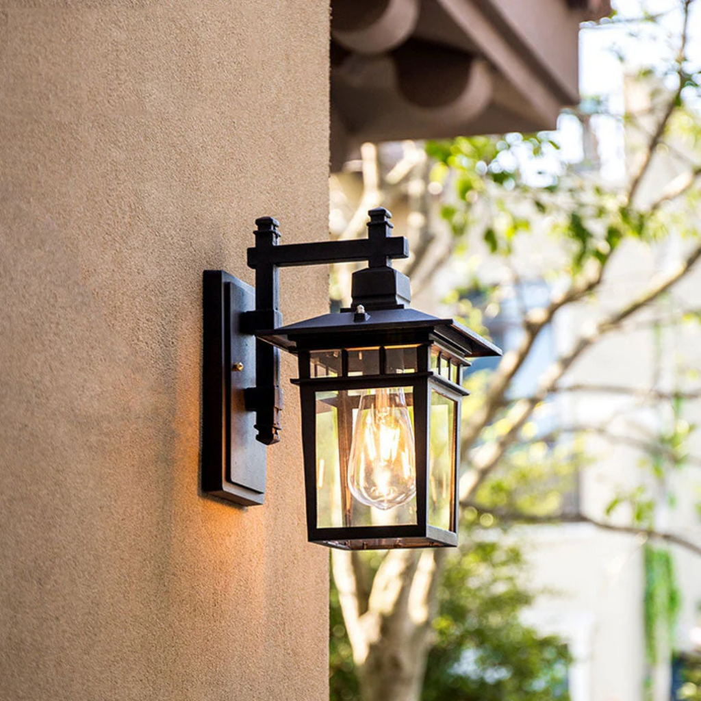 Outdoor Aluminium Wall Lamp with Glass Shade | Alnexo