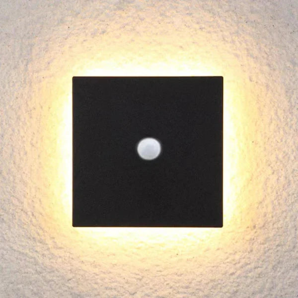 Outdoor LED Wall Light Metal Minimalist Design | Laviro