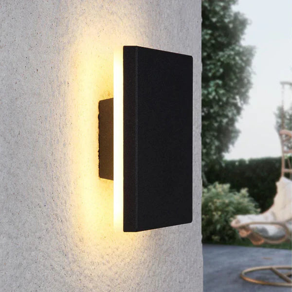 Outdoor LED Wall Light Metal Minimalist Design | Laviro