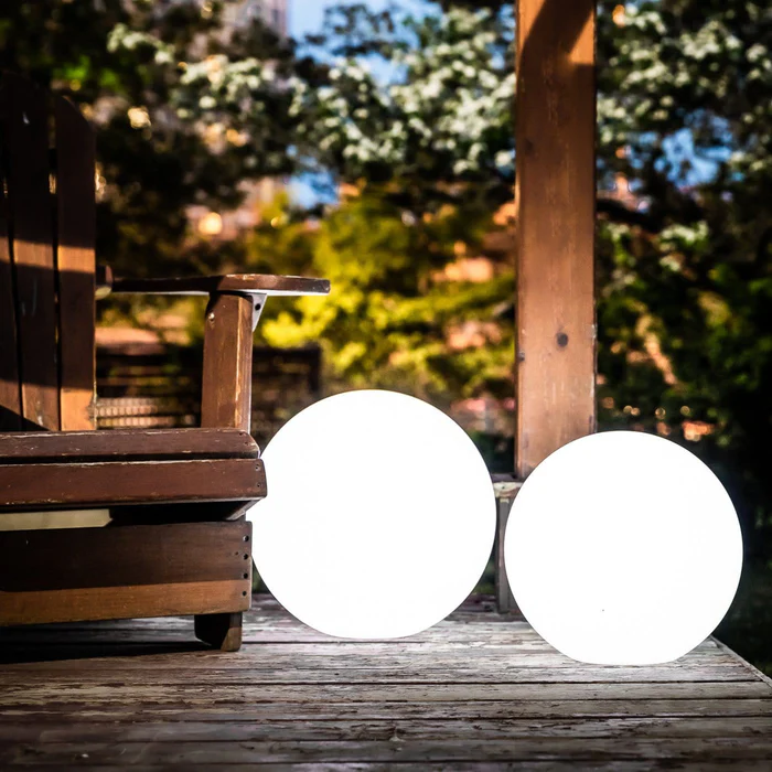 Outdoor Solar LED Sphere Light Modern Portable Design | Bravico