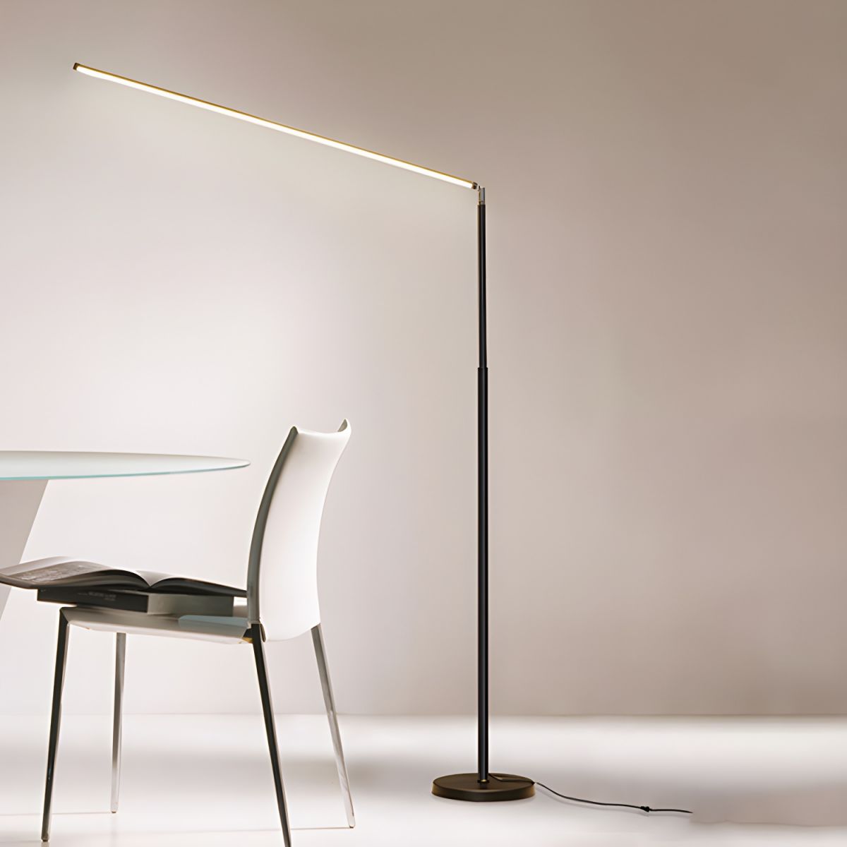 Sleek Metal Linear Floor Lamp for Modern Spaces | Brinova