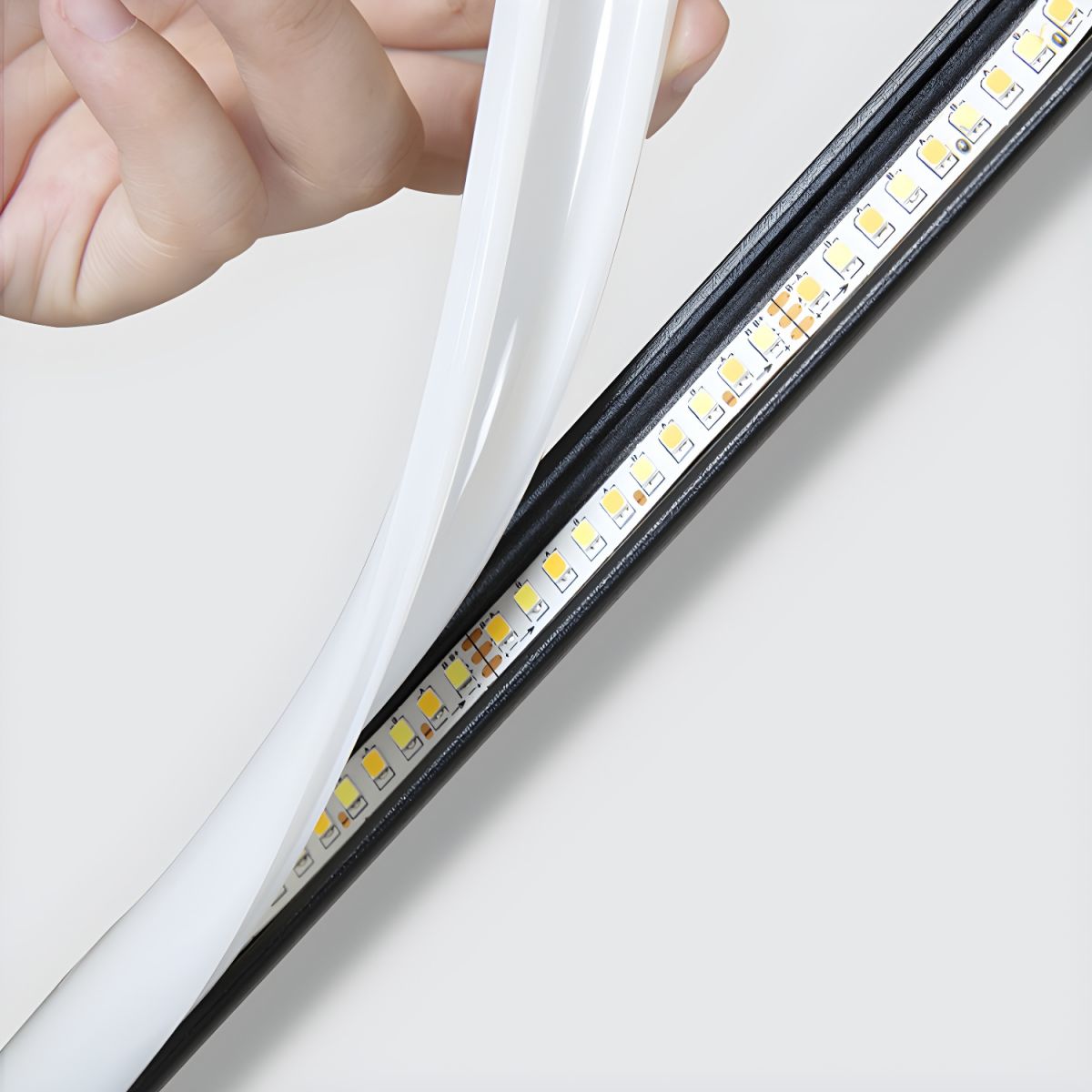 Sleek Metal Linear Floor Lamp for Modern Spaces | Brinova