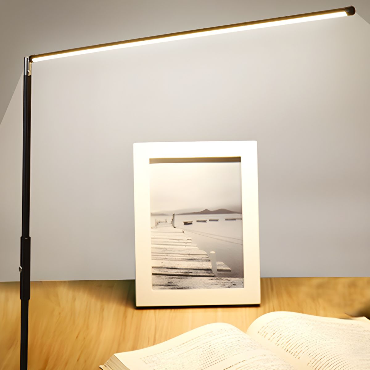 Sleek Metal Linear Floor Lamp for Modern Spaces | Brinova