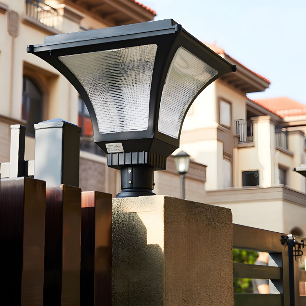 Solar LED Outdoor Post Lantern Aluminium Modern Design | Menvaro